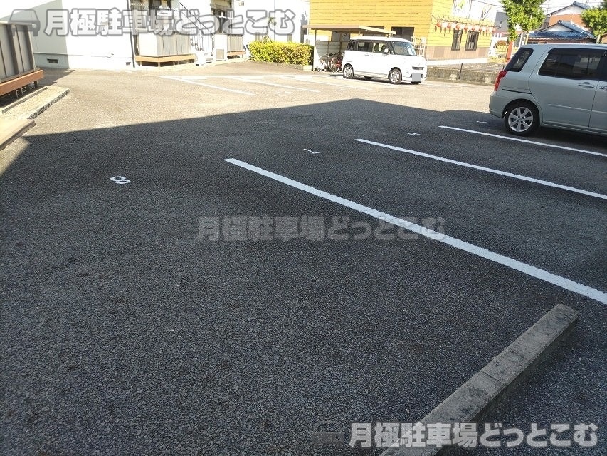 岡崎市天白町郷西49-48の月極駐車場3