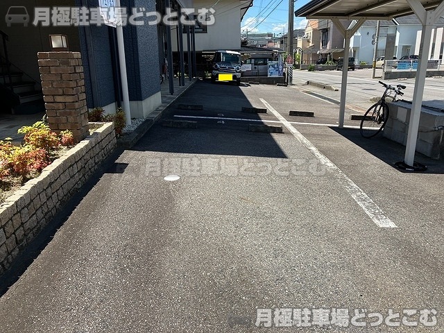 岡崎市羽根北町5丁目1-5の月極駐車場3