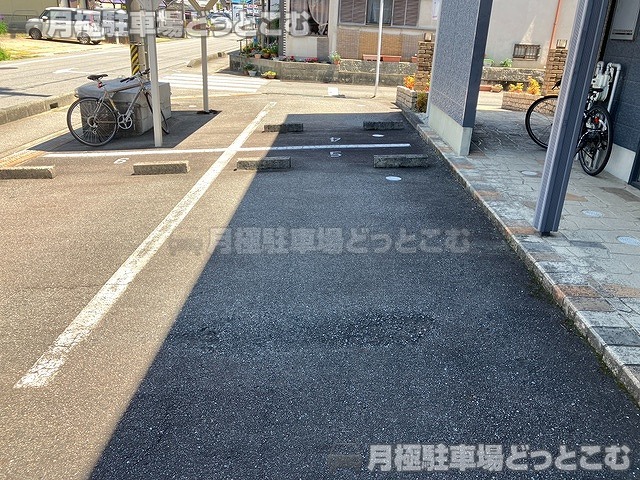 岡崎市羽根北町5丁目1-5の月極駐車場4