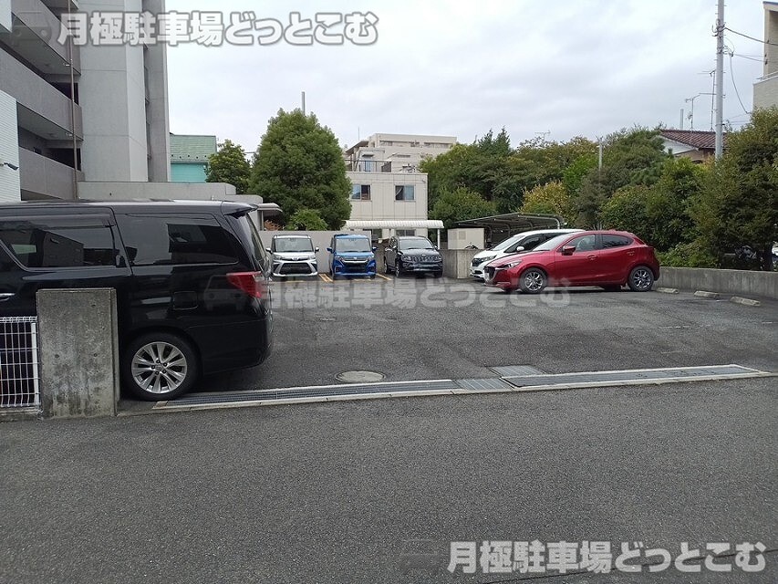 川崎市高津区北見方2丁目17-15の月極駐車場2