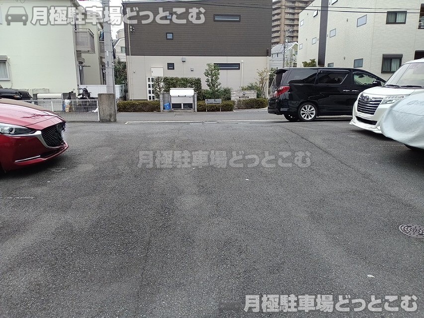 川崎市高津区北見方2丁目17-15の月極駐車場4