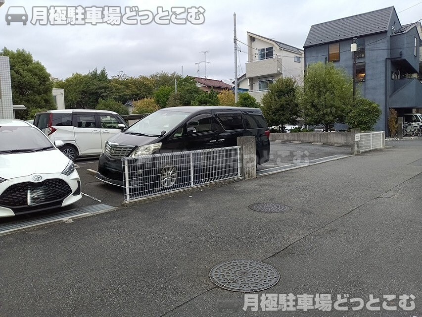 川崎市高津区北見方2丁目17-15の月極駐車場7