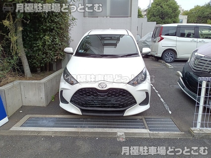 川崎市高津区北見方2丁目17-15の月極駐車場8