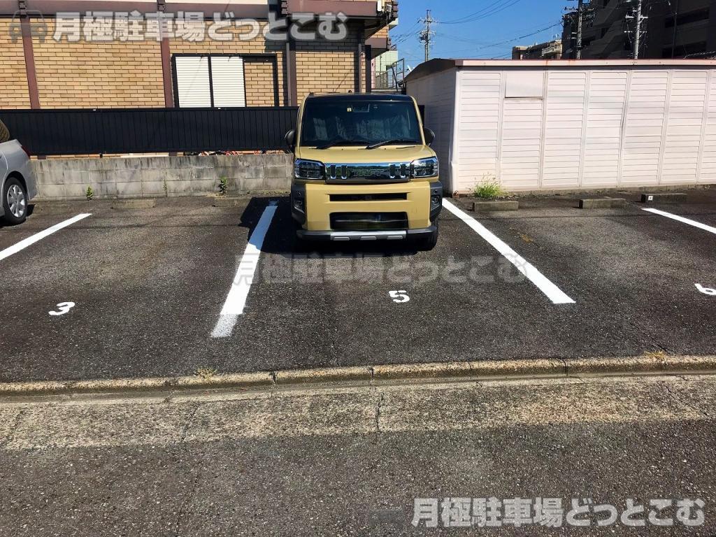 名古屋市熱田区八番2丁目の月極駐車場3