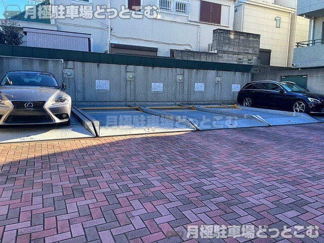 練馬区桜台6丁目5-14の月極駐車場2