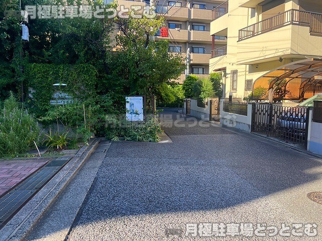 練馬区桜台6丁目5-14の月極駐車場9