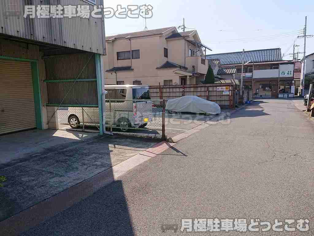 松原市高見の里2-11-5の月極駐車場3