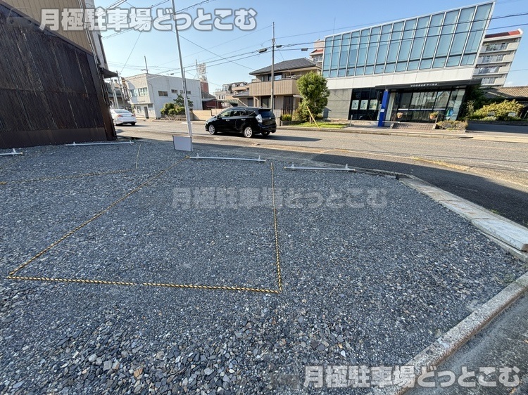 名古屋市中川区八家町1丁目83番1の月極駐車場3
