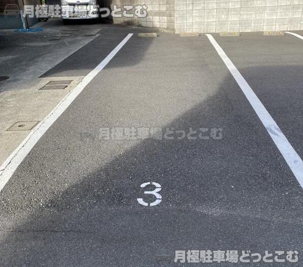 北九州市小倉南区守恒2-3-18の月極駐車場3