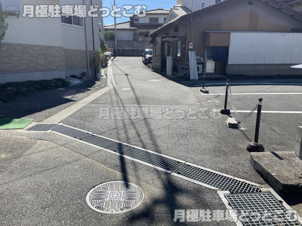 北九州市小倉南区守恒2-3-18の月極駐車場8