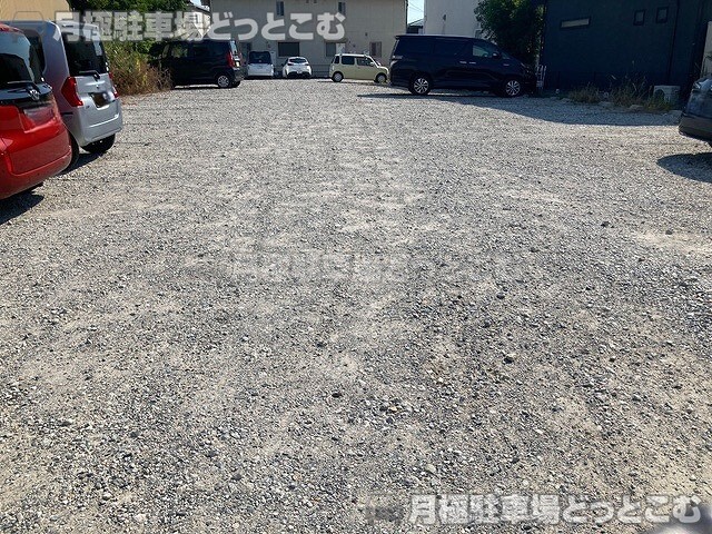 海部郡蟹江町学戸4丁目66の月極駐車場5
