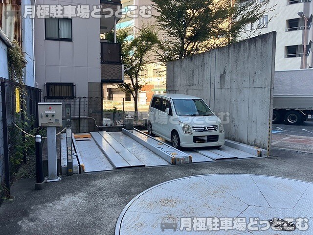 大阪市北区豊崎4丁目10-11の月極駐車場2