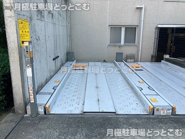 大阪市北区豊崎4丁目10-11の月極駐車場3