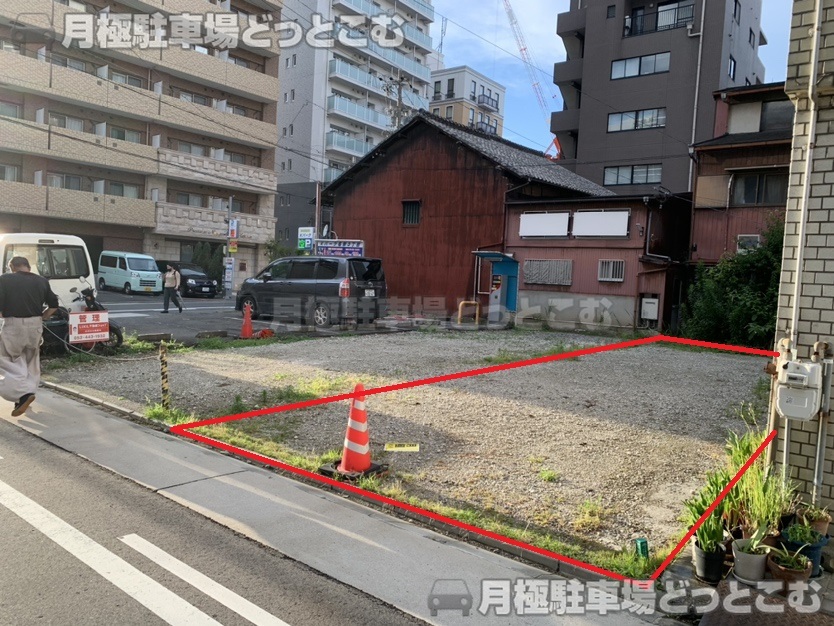 名古屋市西区名駅3丁目607-1の月極駐車場1