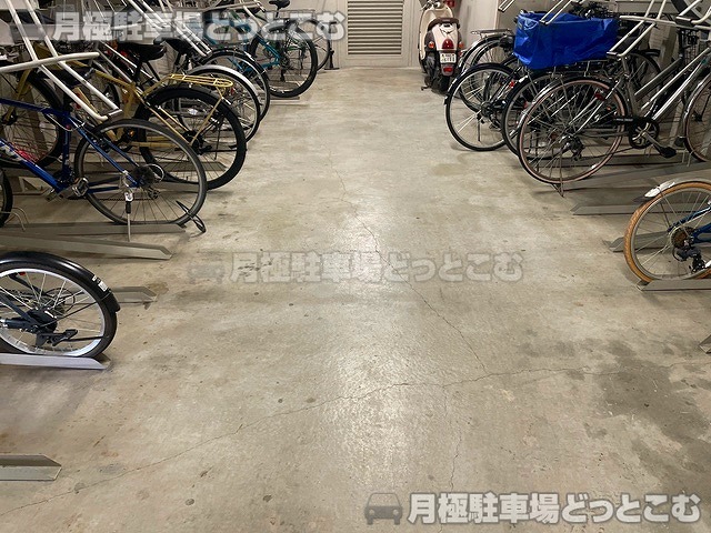 名古屋市中区千代田2-2-27の月極駐車場5