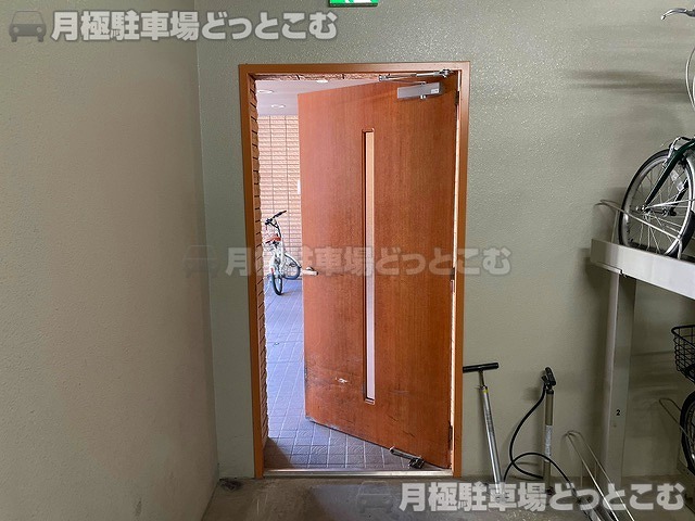 名古屋市中区千代田2-2-27の月極駐車場6