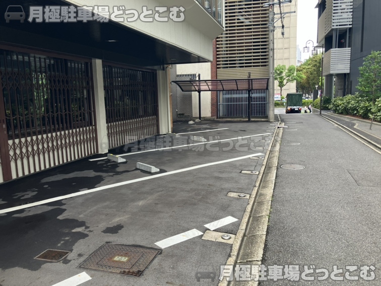 名古屋市中区栄1丁目12-105の月極駐車場2