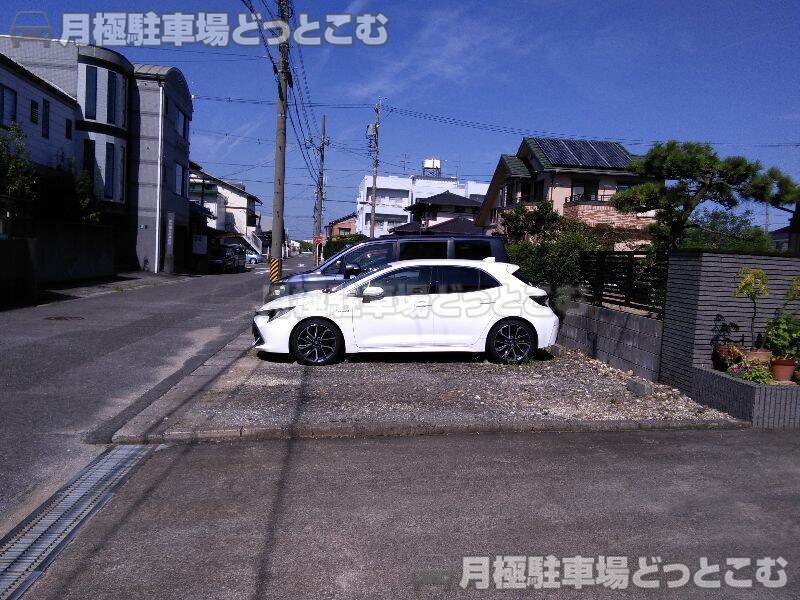 刈谷市神明町6丁目209の月極駐車場3