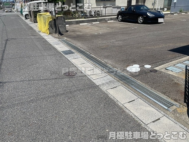 岡崎市大門4丁目6-8の月極駐車場6