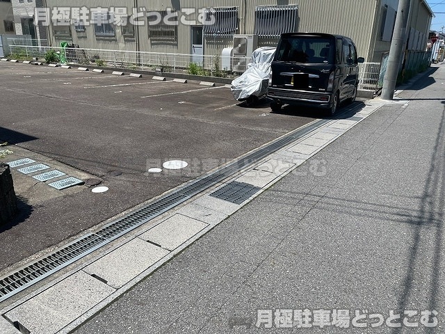 岡崎市大門4丁目6-8の月極駐車場8