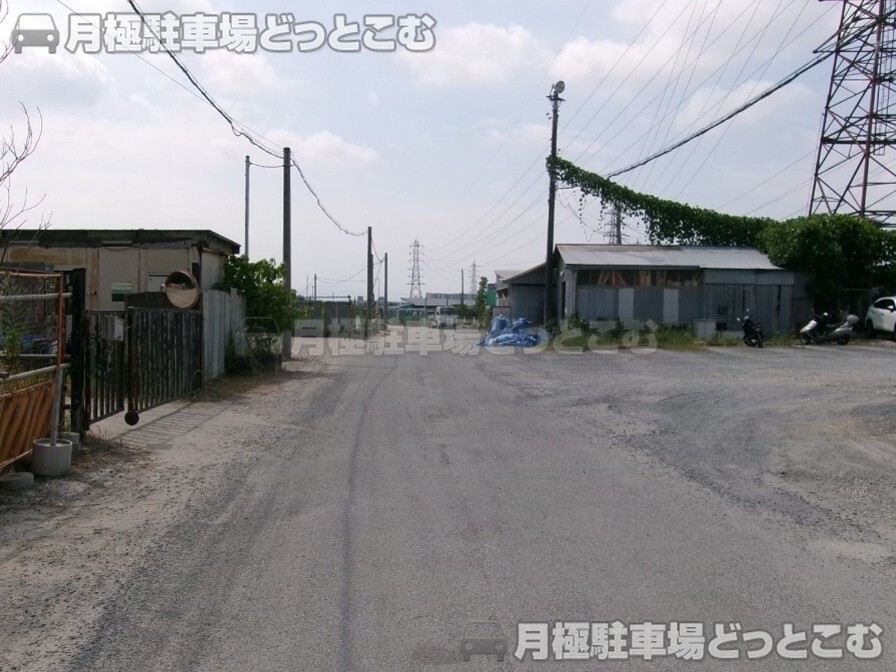 茨木市東安威2丁目5番22号の南の月極駐車場4
