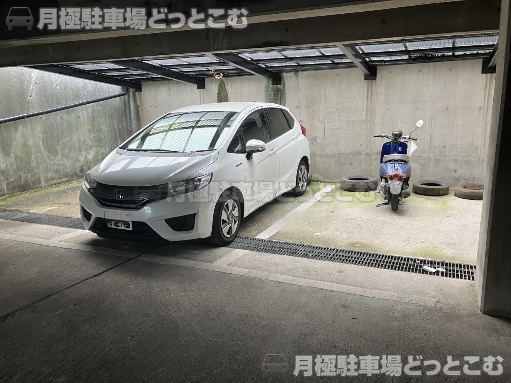 名古屋市千種区高見1丁目1402の月極駐車場2