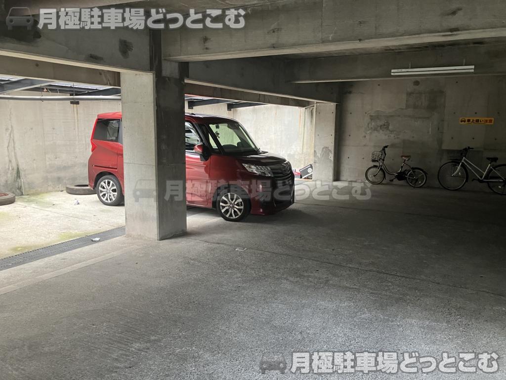 名古屋市千種区高見1丁目1402の月極駐車場4