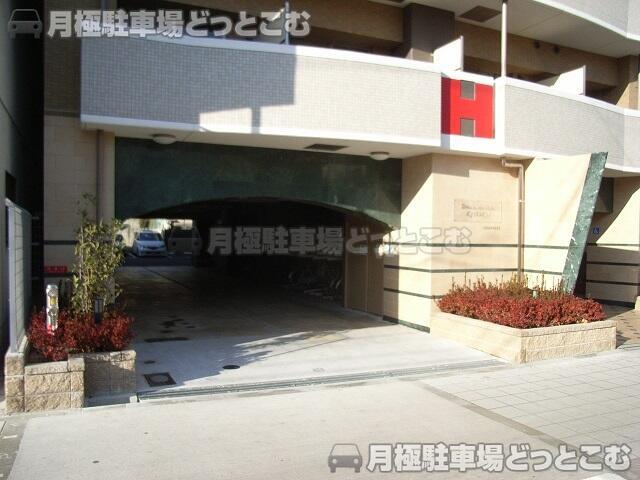 大阪市港区市岡元町2-11-5の月極駐車場3