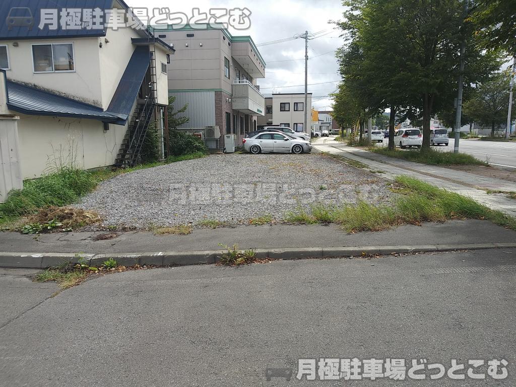 旭川市神楽4条13丁目7-11の月極駐車場2