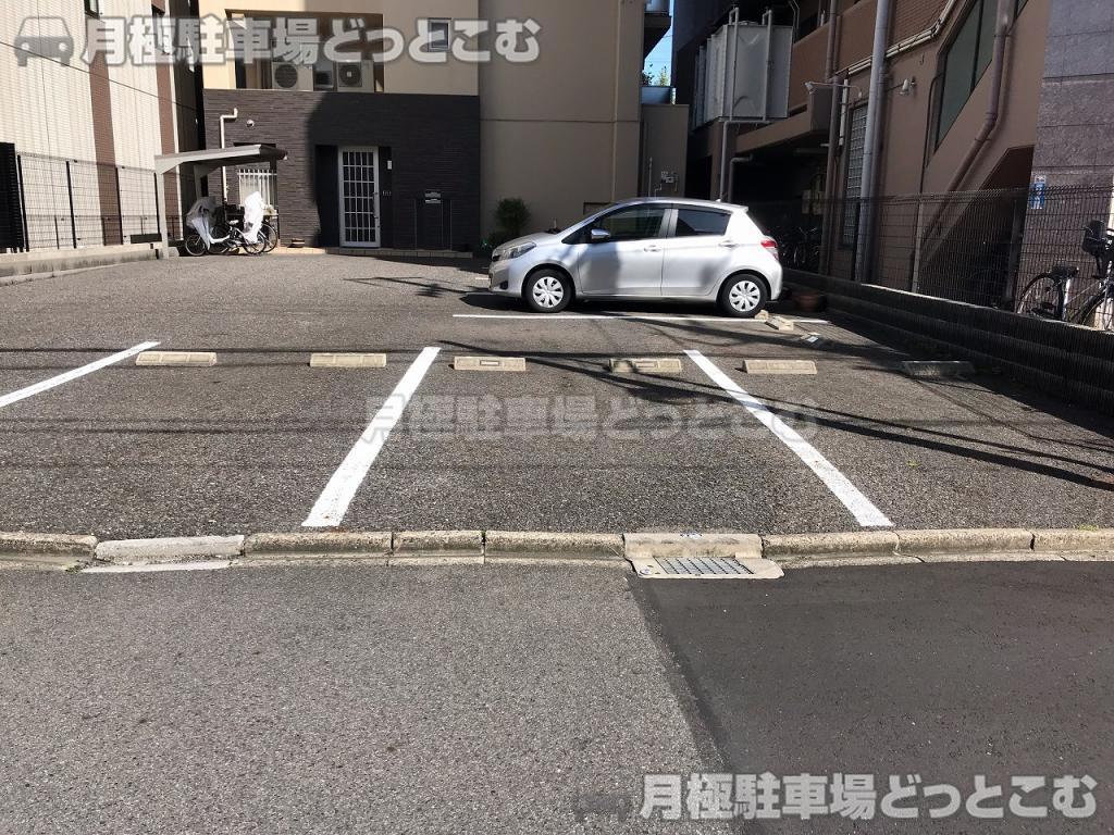 名古屋市西区栄生2丁目406の月極駐車場3