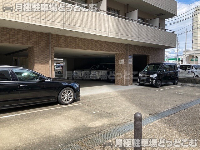 春日井市旭町1-2-1の月極駐車場2