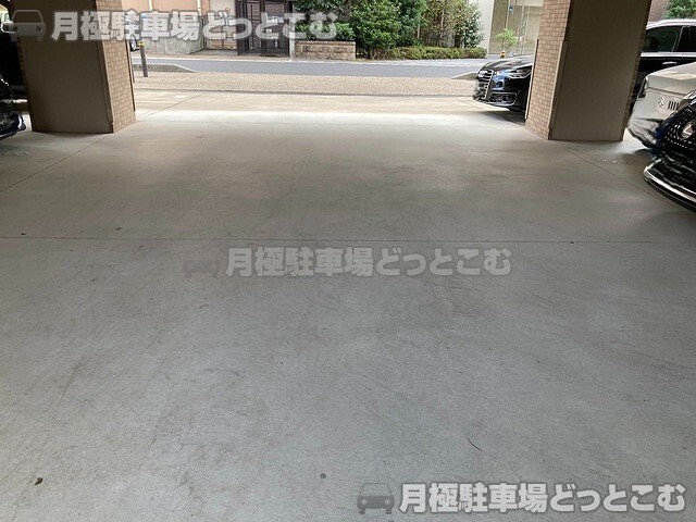 春日井市旭町1-2-1の月極駐車場5