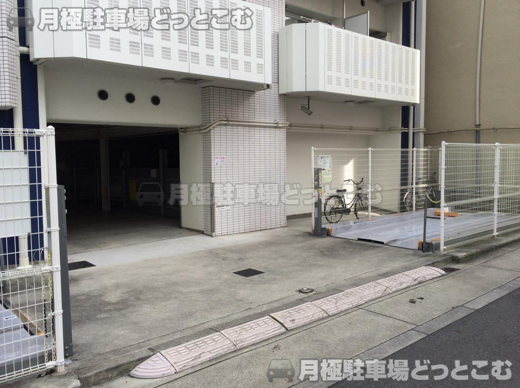 大阪市北区菅原町9-11の月極駐車場2