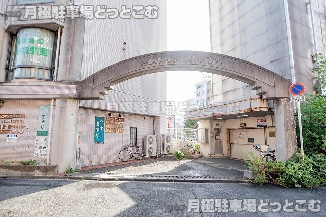 吹田市穂波町2-1の月極駐車場2