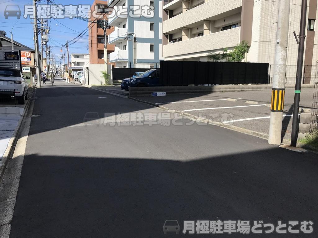 名古屋市西区栄生2丁目406の月極駐車場8