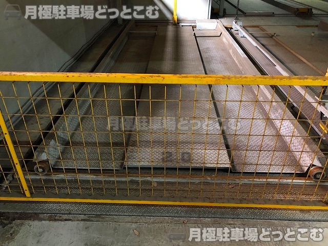 横浜市鶴見区下末吉1丁目2の月極駐車場4