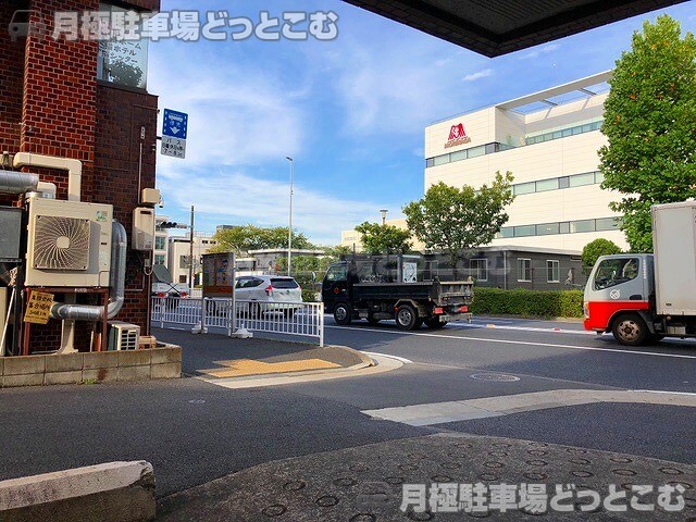 横浜市鶴見区下末吉1丁目2の月極駐車場8