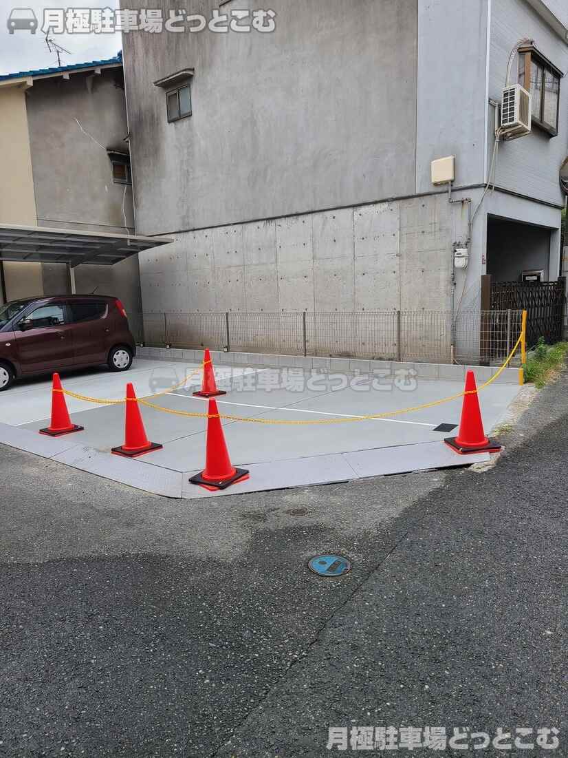 枚方市新之栄町12-15の月極駐車場2