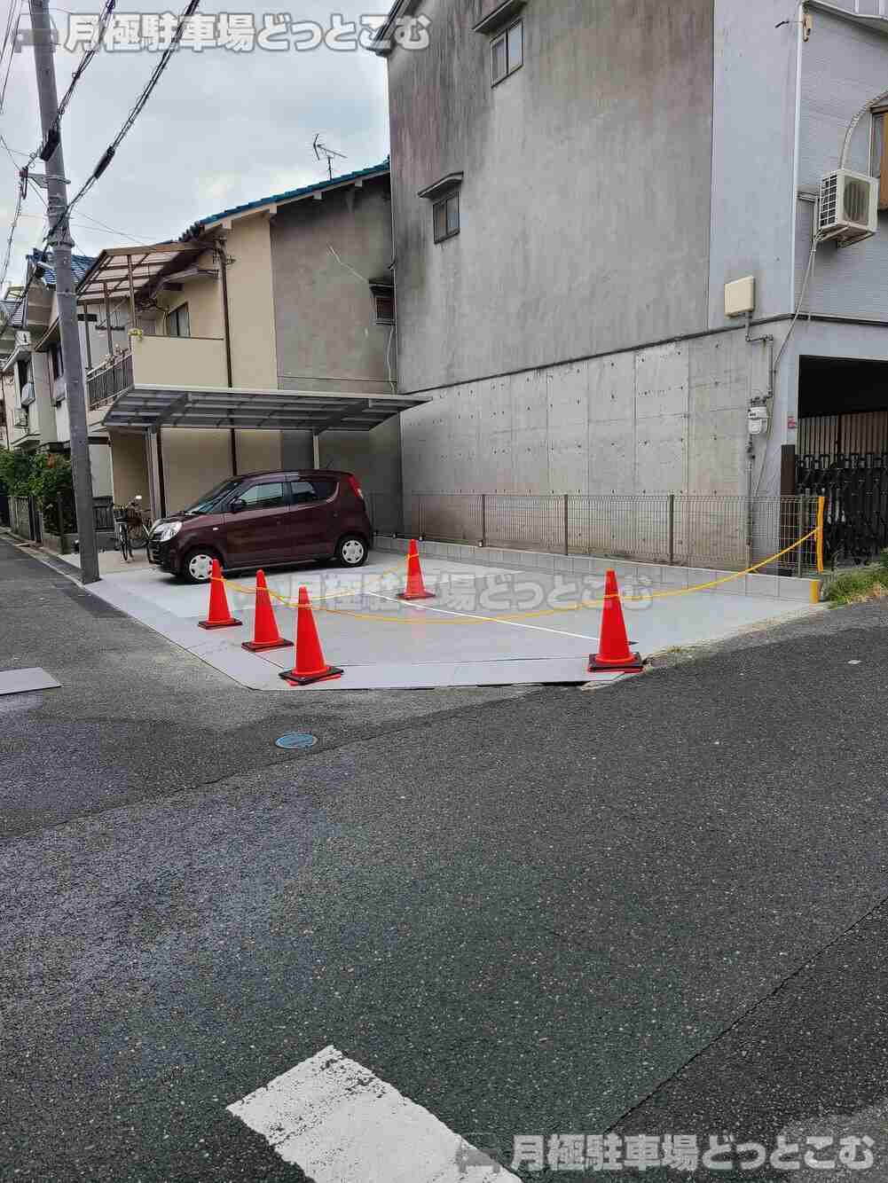 枚方市新之栄町12-15の月極駐車場3