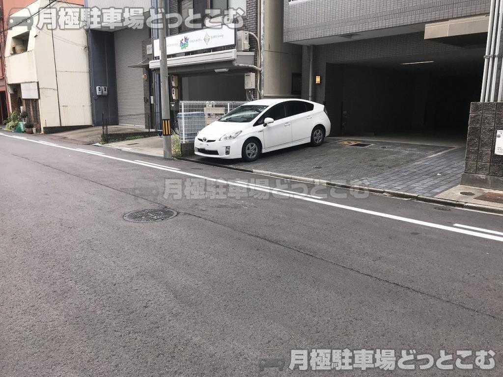 名古屋市中区千代田1丁目10-5の月極駐車場4