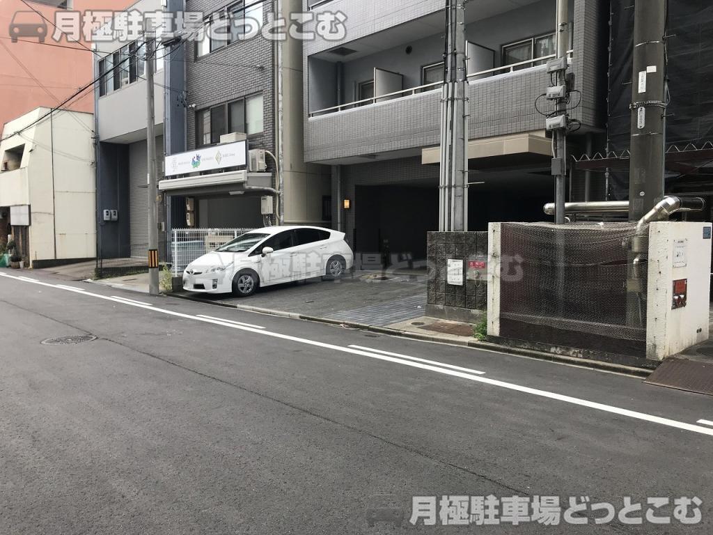 名古屋市中区千代田1丁目10-5の月極駐車場9