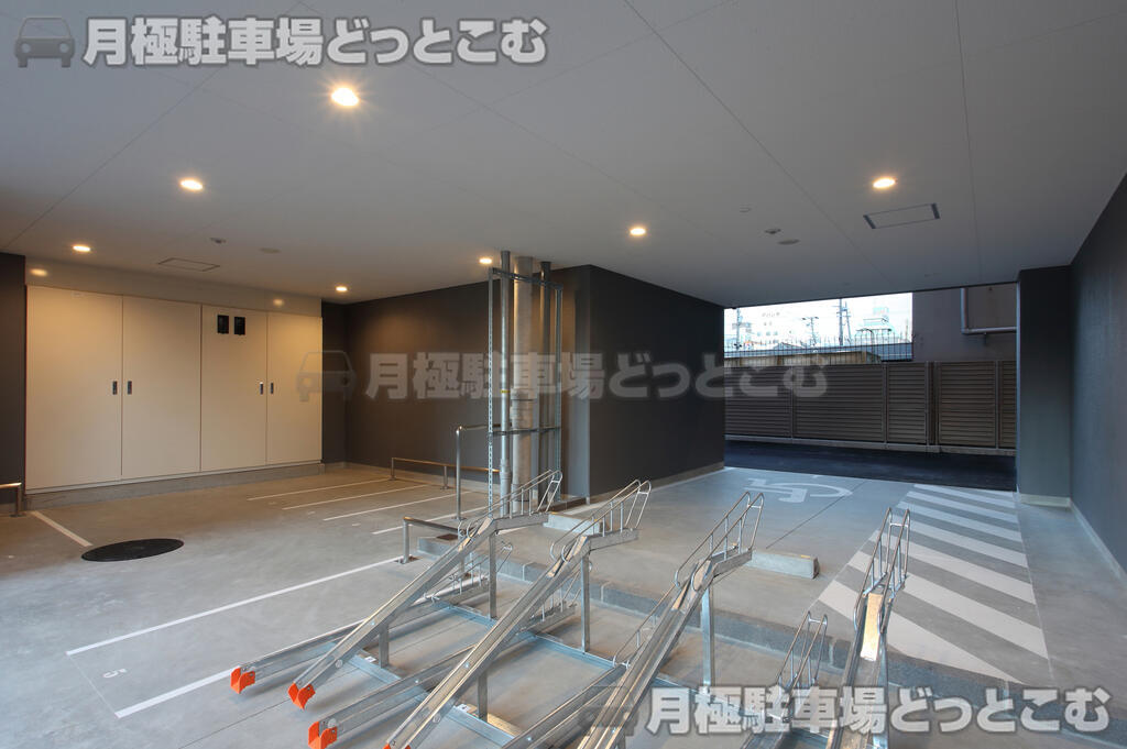 東大阪市小阪2-136-4の月極駐車場2