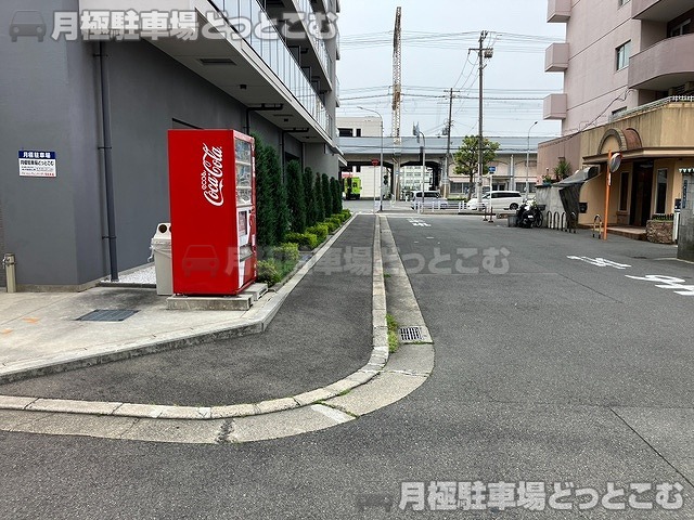 東大阪市小阪2-136-4の月極駐車場5
