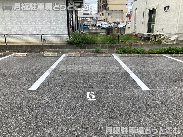尾張旭市旭前町4丁目7-18の月極駐車場4