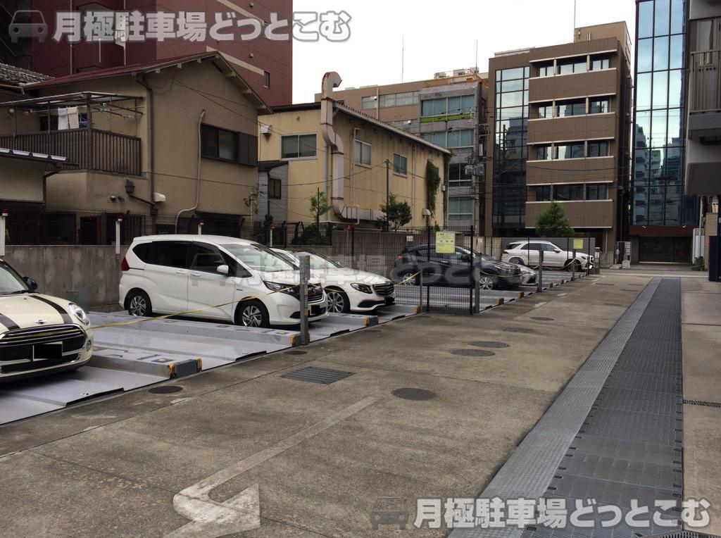 大阪市北区天満1丁目8-5の月極駐車場3