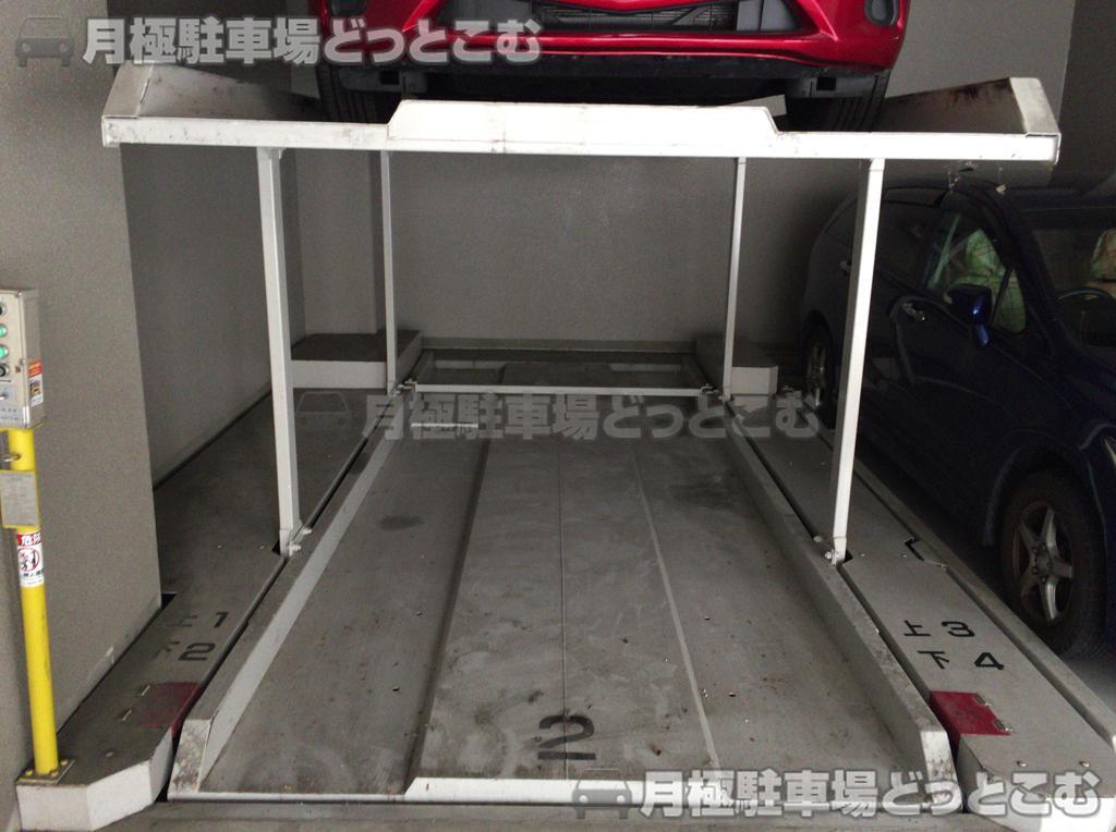 大阪市東成区東中本2丁目3-3の月極駐車場3