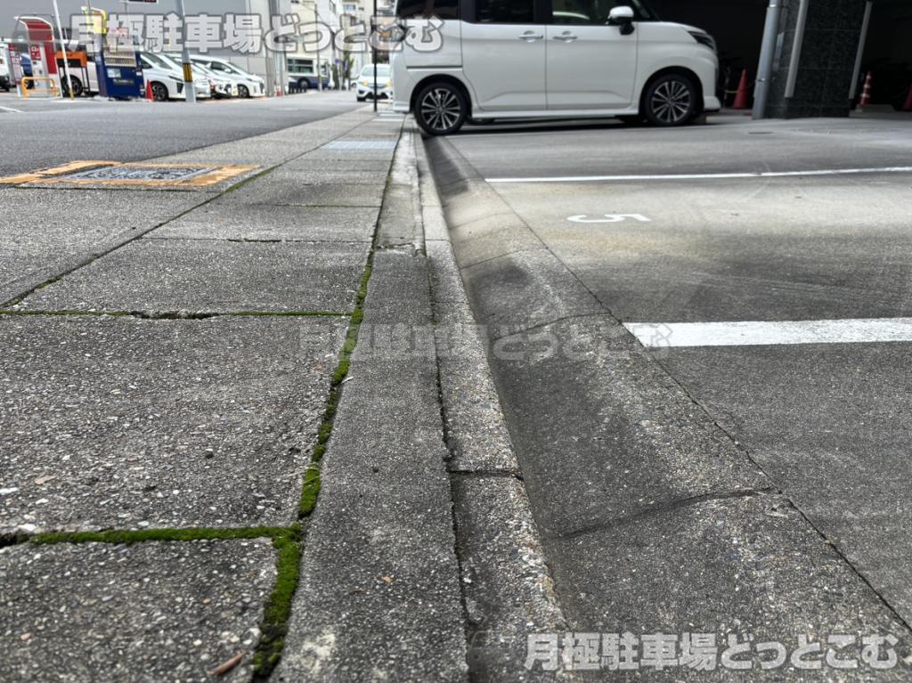名古屋市千種区井上町2番、3番1、146番の月極駐車場7