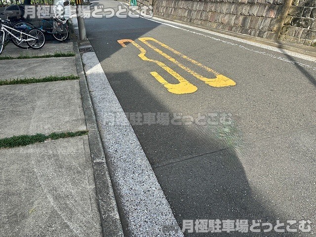 横浜市中区西之谷町126-2の月極駐車場4