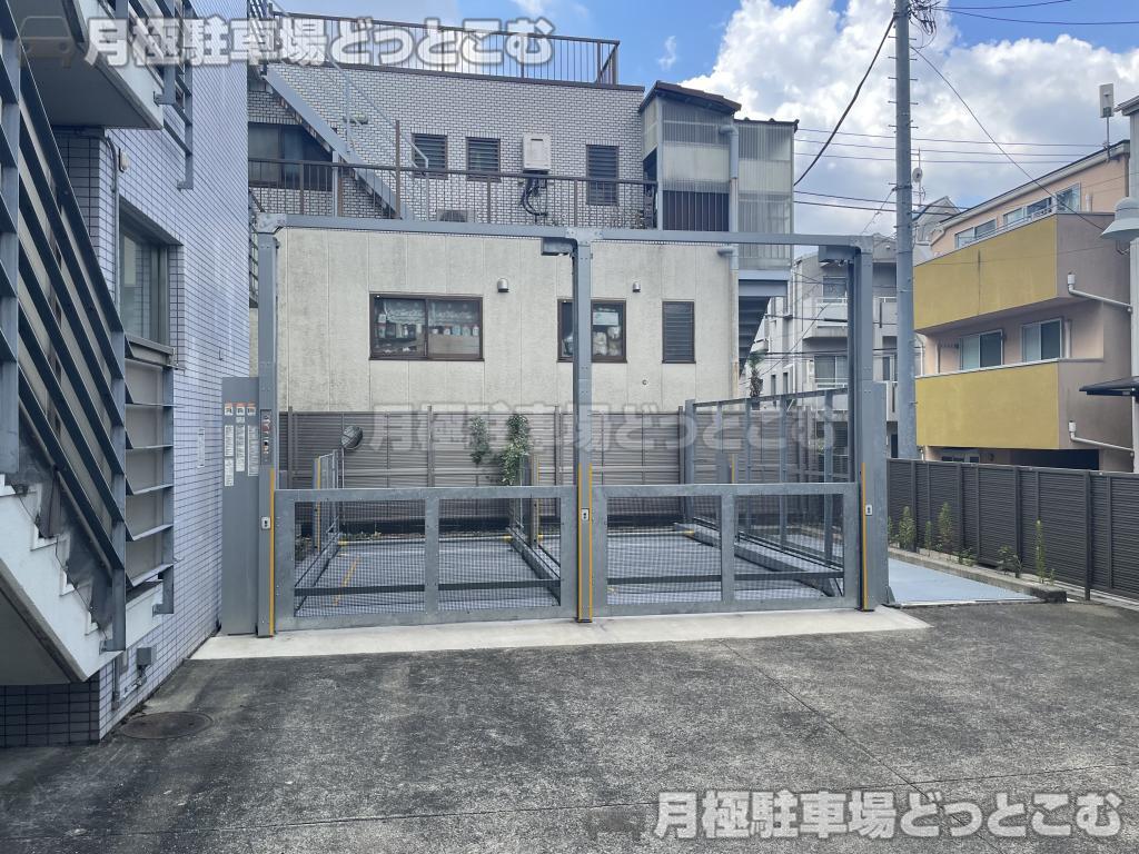 渋谷区本町2丁目6－3の月極駐車場1