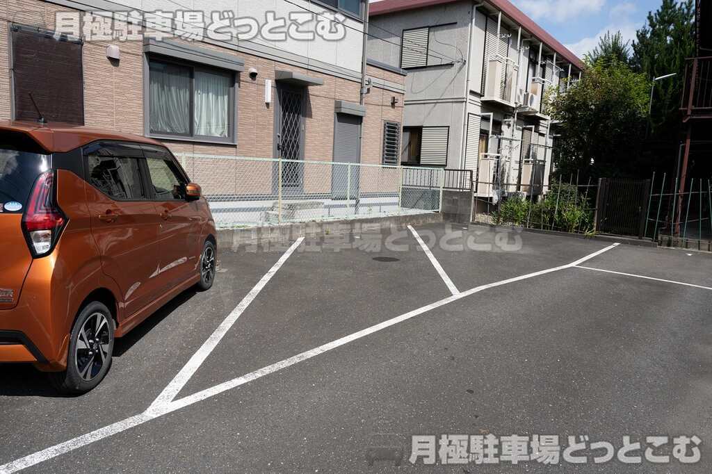 熊谷市本町1-52-1の月極駐車場2